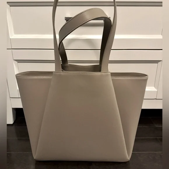 Kaai Pyramid Tote - Brand New - Picture 1 of 3